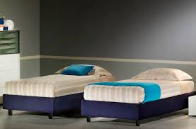 Tectake lit en métal design cadre de lit en tant que lit simple, ce modèle fait 190 cm de long sur 75 cm de large. Lit Simple Sommier Flou Contemporain Tapisse Avec Base De Rangement