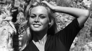 Brigitte bardot on the set of et dieu. Brigitte Bardot Ou Et Dieu Crea La Femme Quelle Beaute