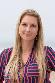 Arlene Snow's Instagram, Twitter & Facebook