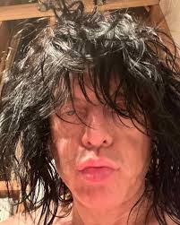 Today's words:,,essence?...mindful? ..Love you all, TW