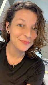 Hola. My name is Violet. I'm from Canada. Please don't hold that against  me. He's not my PM. Ugh