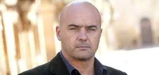 Zingaretti, ai microfoni di visto , ha voluto sottolineare per il pubblico che, più esattamente, si tratterà dell' ultimo episodio inedito. Il Commissario Montalbano Il Metodo Catalanotti Diretta L Addio A Livia