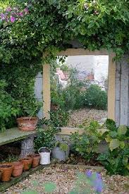 6 Garden Solutions To Turn Your Tiny Outdoor Space Into A Small Paradise 2via Me Lxprztyt11 Courtyard Gardens Design Small Courtyard Gardens Garden Mirrors