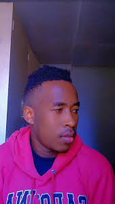 PESA KIDOGO COLLECTION' 1) Pesa kidogo na ushaanza kupaka lotion kwa  matako😀. 2) Pesa kidogo na ushaanza kuniambia eti kata nikupigie😎. 3)  Pesa kidogo👌 ushaanza kuangalia ingredients na expiry date kwa mkate🙄