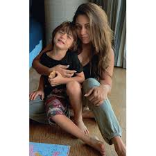 His father meer taj mohammed khan was a freedom fighter, his mother lateef fatima was daughter of a senior engineer. Shah Rukh Khan Gauri Khan Suhana Khan Family Pictures Bollywood Celebrities Latest Photos