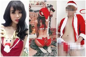 Chiếc váy ngủ hờ hững tôn lên cơ thể ngọc ngà, làn da mịn màng quyến rũ của người đẹp việt. Hot Tiktoker Le Bá»'ng Linh Miu Än Máº·c Pháº£n Cáº£m Mua Giang Sinh