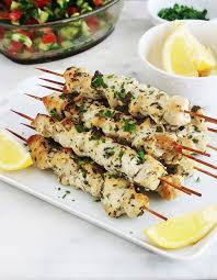 Brochettes De Poulet Marine Au Citron Ail Epices Recette Brochette Poulet Marine Poulet Marine Brochette Poulet
