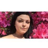 Elizabeth Marksberry's Instagram, Twitter & Facebook