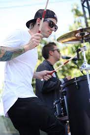 Pin By Lauren On Awww Twenty One Pilots Twenty One Pilots Wallpaper Twenty One Pilots One Pilots