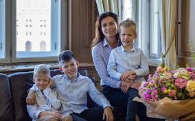 Lilu első férje varga zsolt válogatott vízilabdázó volt. Varga Judit Segitseget Kapott A Munkajaban Pestisracok