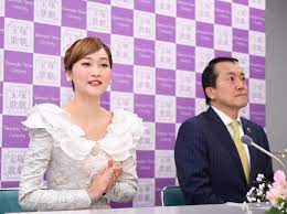 月組娘役トップ美園さくらが退団会見 珠城さんなくして 同時退団決意 デイリースポーツ online 娘 美園 会見