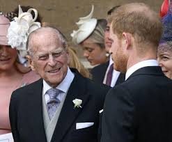 Paparazzi zrobili zdjęcia w drodze na wakacje, książę filip wydał. Gfgv62lwuo3ehm