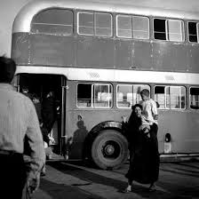 بغداد باص مصلحة نقل الركاب سنة 1964 Iraqi Leaving A Bus With Her Child Bagdad 1964 Baghdad History Events Baghdad Iraq