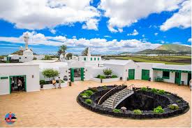 Tripadvisor checks up to 200 sites to help you find the lowest prices. San Bartolome Die Inselmitte Und Das Monumento Del Campesino