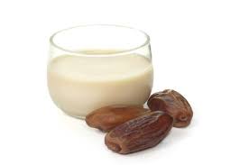 Langkah 3, buat blender susu kurma: Resep Susu Kurma Minuman Lezat Bisa Balikin Energi Tubuh Selama Puasa Semua Halaman Cewekbanget