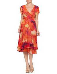 9 Flattering Dresses For Apple Shaped Women Mama Stylista Dresses For Apple Shape Apple Shape Outfits Apple Dress