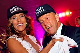 20 sikeres filmet és 420 tévétornát forgatott. Nem Ker Bocsanatot Botranyos Kijelenteseiert Schobert Norbert