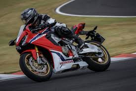 Cbr, former call sign of radio station cbu in vancouver, british columbia, canada. Honda Cbr 1000rr Fireblade 2019 Fotos Precos Detalhes
