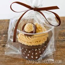 I Ve Always Struggled To Keep My Cupcakes Looking Nice When I Give Them As Gifts This Is A Great Idea Put Cupcakes Into Sma Desserts Food Chocolate Cupcakes