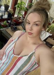 Nicole Ayers's Instagram, Twitter & Facebook