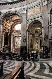 Localizado na via del corso , cerca de três quarteirões ao sul da piazza del popolo no rione campo marzio , quase em frente à igreja de gesù e maria. Roma Nonpertutti Com Storage Images Articles 14