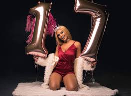 17th Birthday Baddie Birthday Photoshoot With Friends Pin By Maz Muchenje On Birthday Behavior 21st Birthday Photoshoot 16th Birthday Outfit Birthday Photoshoot