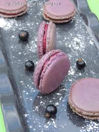 Macarons Au Cassis Les Delices D Helene Macaron Recette Macaron Garniture Macaron
