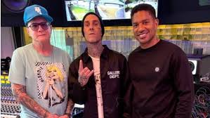 Jul 30, 2021 · july 30, 2021 | 12:55pm travis barker's hairstyling skills don't stop at braiding. Music Industry Moves Blink 182 S Travis Barker Joins Warner Chappell Variety