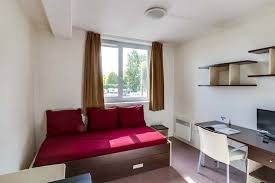 Olivarius cergy apart'hotel is a modernly designed building which offers 130 spacious apartments built around a 3281 ft² atrium filled with real olive trees. Lycee Jules Verne A Cergy 95800 4 Residences