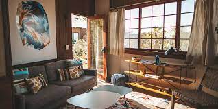 Kira kontratı yaparken kira artış oranına, diğer teferruatların ve demirbaşların neler olduğuna dikkat edilmeli, demirbaş olarak belirlenen eşya veya cihazların o anki durumları ve özellikleri belirtilmelidir. Kira Sozlesmesi Hakkinda Bilmeniz Gerekenler Mapfre Blog