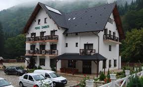 Chilia sa de pustnic, de pe valea sâmbetei, este un loc aproape inaccesibil, săpat în jgheabul unor pereţi. Chilia PÄrintelui Arsenie Boca TransfÄgÄrÄÈan Transfagarasan Travel