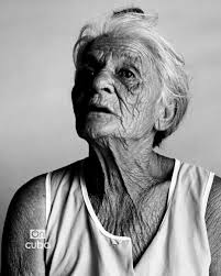 En Patio de Antillana se encuentra lo básico para vivir: comida, artículos  de aseo y limpieza, golosinas para los más chicos, alcohol, cigarros.  También servicios de mecánica y chapistería, poncheras, venta de