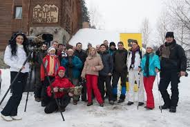 Este așezat pe fundul craterului vulcanului stins denumit ciomatu, aparținând masivului vulcanic puciosu. Workshop La Sfanta Ana Cu Mircea Bezergheanu Making Of