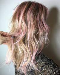 Blonde hair with pink highlights are good choice for your hair tone, this highlights are going to make you look dreamy and edgy, they are not so difficult to wear and you are going to have fun with them, and the best thing about it, it´s that they don´t last for too long and you can try with different hair color. 40 Best Pink Highlights Ideas For 2021