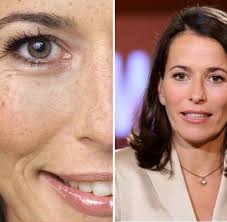 Er bleibt heute lange in der bibliothek, um dort zu arbeiten. Late Night Moderatorin Anne Wills Geheimer Trick Mit Dem Friedhofs Lacheln Welt