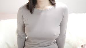 UNIQLO Heatech Review* Checking the thickness without bra - YouTube