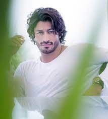 He's not only gorgeous, but a decent actor and terrific dancer. Pin On Vidyut Jammwal A K A Vidyut Jamwal