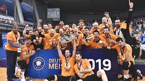 Maar ook thuis kan je volleybaloefeningen doen, zo blijkt. Vfb Suhl Lotto Thuringen Vier Gewinnt Br Volleys Holen Titel Im Tiebreak Krimi Vfb Suhl Lotto Thuringen