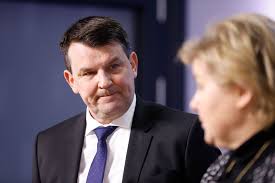 Tor mikkel wara er en norsk politiker for fremskrittspartiet som fra 4. Wara Gar Av Som Justisminister Adressa No