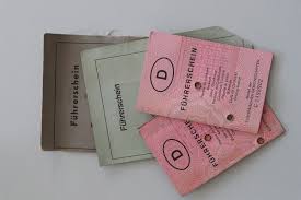 Wenn der führerschein nicht entsprechend der fristen getauscht wird, drohen zehn euro verwarnungsgeld. Frist Zum Umtausch Auf Eu Fuhrerschein Lauft Erste Papierfuhrerscheine Ab 2022 Ungultig Waf Aktuell