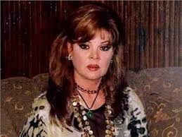 ولدت بمدينة جدة في السعودية، خالتها هي الفنانة صفاء أبو السعود، بدايتها كانت كعارضة أزياء، وحصلت على جائزة أفضل عارضة أزياء في العالم عام 2004، وشاركت كذلك في تقديم الاعلانات التجارية. ØµÙØ§Ø¡ Ø£Ø¨Ùˆ Ø§Ù„Ø³Ø¹ÙˆØ¯ Ø±Ø­ÙŠÙ„ Ù„ÙŠÙ†ÙŠÙ† Ø§Ù„Ø±Ù…Ù„ÙŠ Ø®Ø³Ø§Ø±Ø© ÙƒØ¨ÙŠØ±Ø© Ù„Ù„ÙÙ† Ø§Ù„Ù…ØµØ±ÙŠ ÙˆØ§Ù„Ø¹Ø±Ø¨ÙŠ Ø¨ÙˆØ§Ø¨Ø© Ø£Ø®Ø¨Ø§Ø± Ø§Ù„ÙŠÙˆÙ… Ø§Ù„Ø¥Ù„ÙƒØªØ±ÙˆÙ†ÙŠØ©