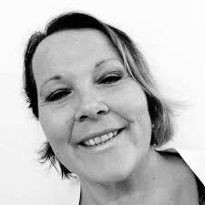 Claire Bennett's Instagram, Twitter & Facebook