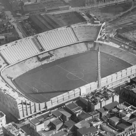 El emblemático estadio La Bombonera en sus primeros años., generada por IA