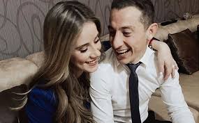 Sandra de la vega, esposa de andrés guardado, inauguró su canal de youtube, el cual fue nombrado balam sports y tiene como finalidad cautivar a la audiencia mexicana con contenido exclusivo de entretenimiento deportivo transmitido de manera diferente; Andres Guardado Revelan Sexo De Segundo Hijo Sera Nina Mediotiempo