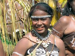 Saat berada di wamena saya mengabadikan gambar aktivitas perempuan dani di lembah baliem, wamena. Ilmu Pengetahuan Populer 6 Wanita Cantik Papua