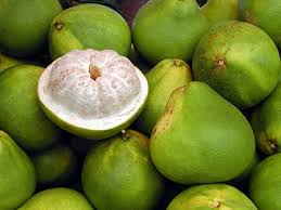 Jika anda bermimpi makan jeruk, berarti akan ada awal baru dan perubahan dalam hidup. Pomelo Jeruk Pembawa Berkah