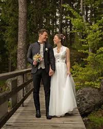 Brautdirndl Hochzeitsdirndl Auf Instagram Vielen Dank Fur Die Traumhaften Bilder Liebe Maria Anna Wir Wunschen Euch Ei Dirndl Hochzeit Braut Dirndl Hochzeit