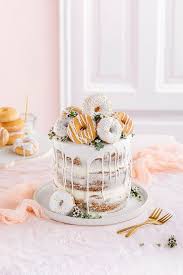 Donut Torte Ganz Ohne Backen In 2020 Kuchen Und Torten Rezepte Hochzeitstorte Rezept Tortendeko