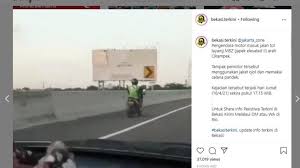 Check spelling or type a new query. Terungkap Pemotor Masuk Tol Layang Mbz Driver Ojol Yang Hendak Antar Paket Suara Bekaci