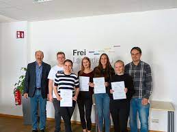 Jasmine, lennie, sami and victoria. Donaueschingen Gemischtes Quintett Stellt Schulprojekt Mit Firma Vor Donaueschingen Umgebung Schwarzwalder Bote